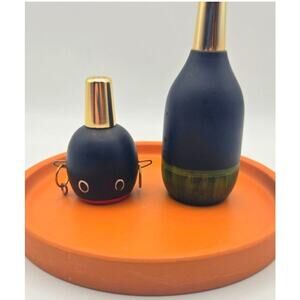 Unusual Wooden African Themed Salt and Pepper Shakers